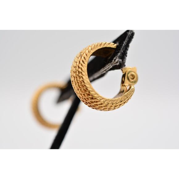 Monet Vintage Clip Earring Textured Hoops Brushed Gold Signed 1980s BinAB - Picture 10 of 12